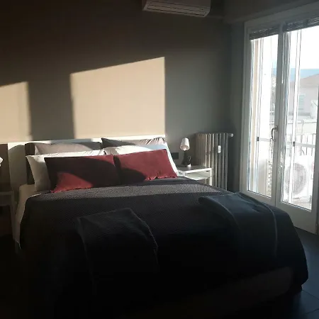 Camelia 3* イヴレーア