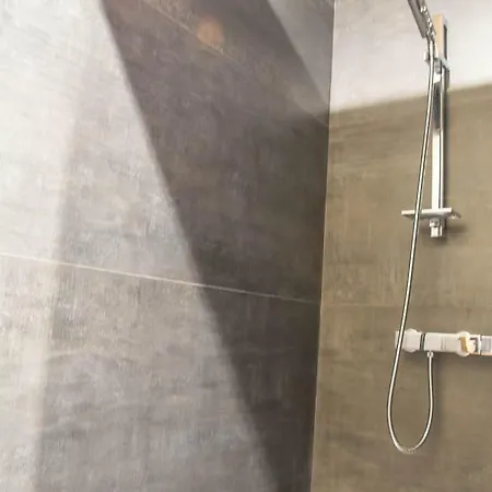 ゲストハウス Camelia イヴレーア